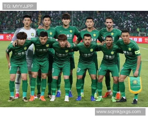 重庆足球队在全国锦标赛中以90分稳居积分榜首位展现强劲实力