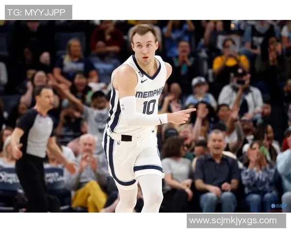 足球明星肯纳德：从草根到巅峰的传奇之路与辉煌成就